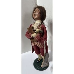 2005 Byers Choice Williamsburg WhiteRose Book Courting Boy Christmas Caroler 10"